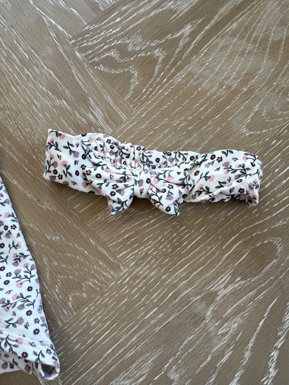 Floral Ruffle Neck Bodysuit & Heart Patch Jeans Set - Pink Floral - Picture 5 of 5